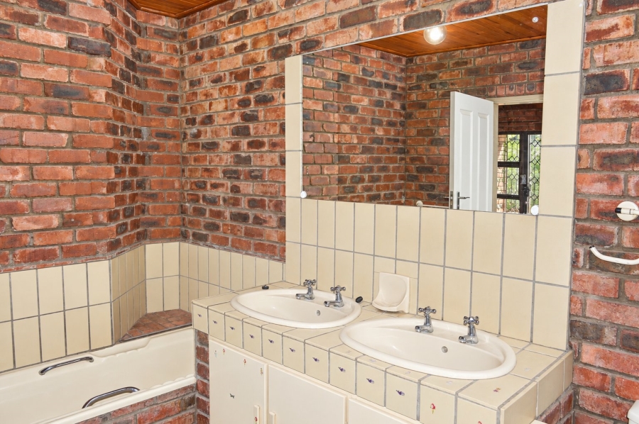 To Let 3 Bedroom Property for Rent in Flamwood North West
